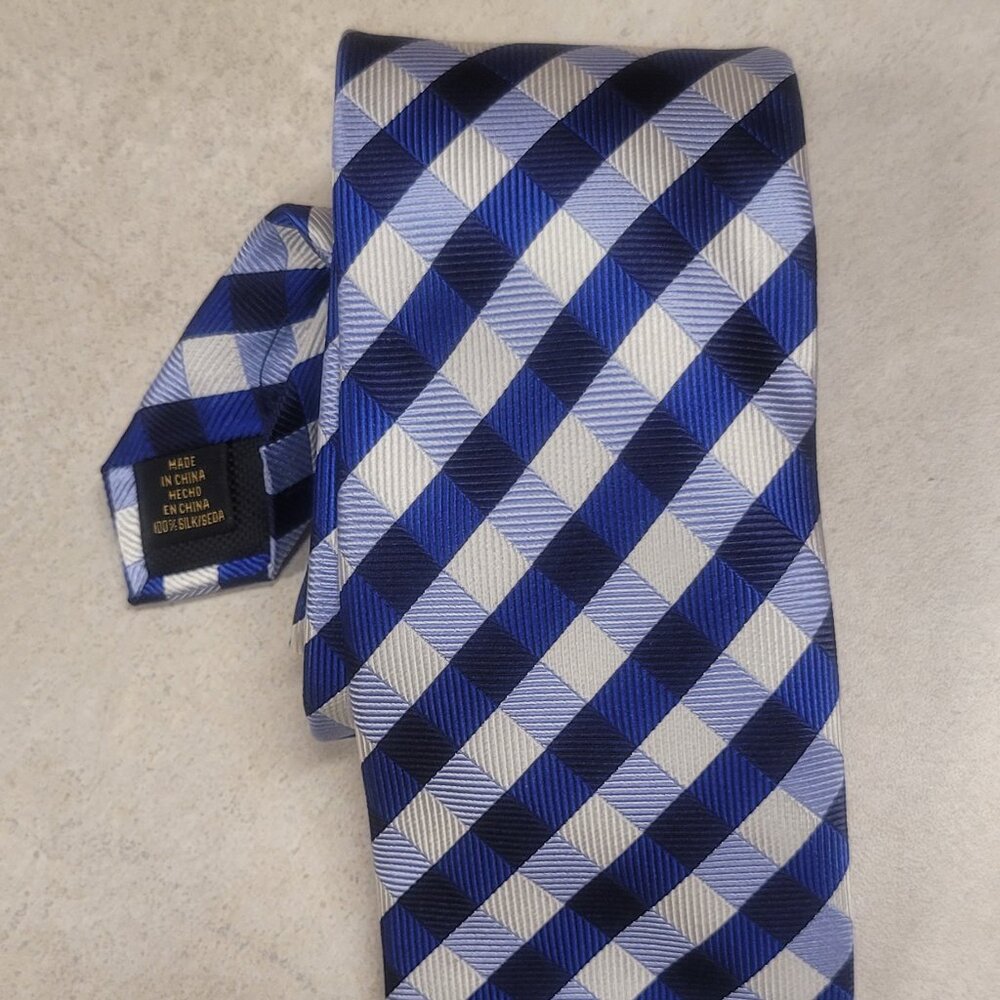 Donald J. Trump Signature Collection Tie, blue & white